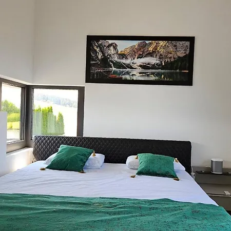Hilltop Luxury With Mini Golf, Indoor Pool *